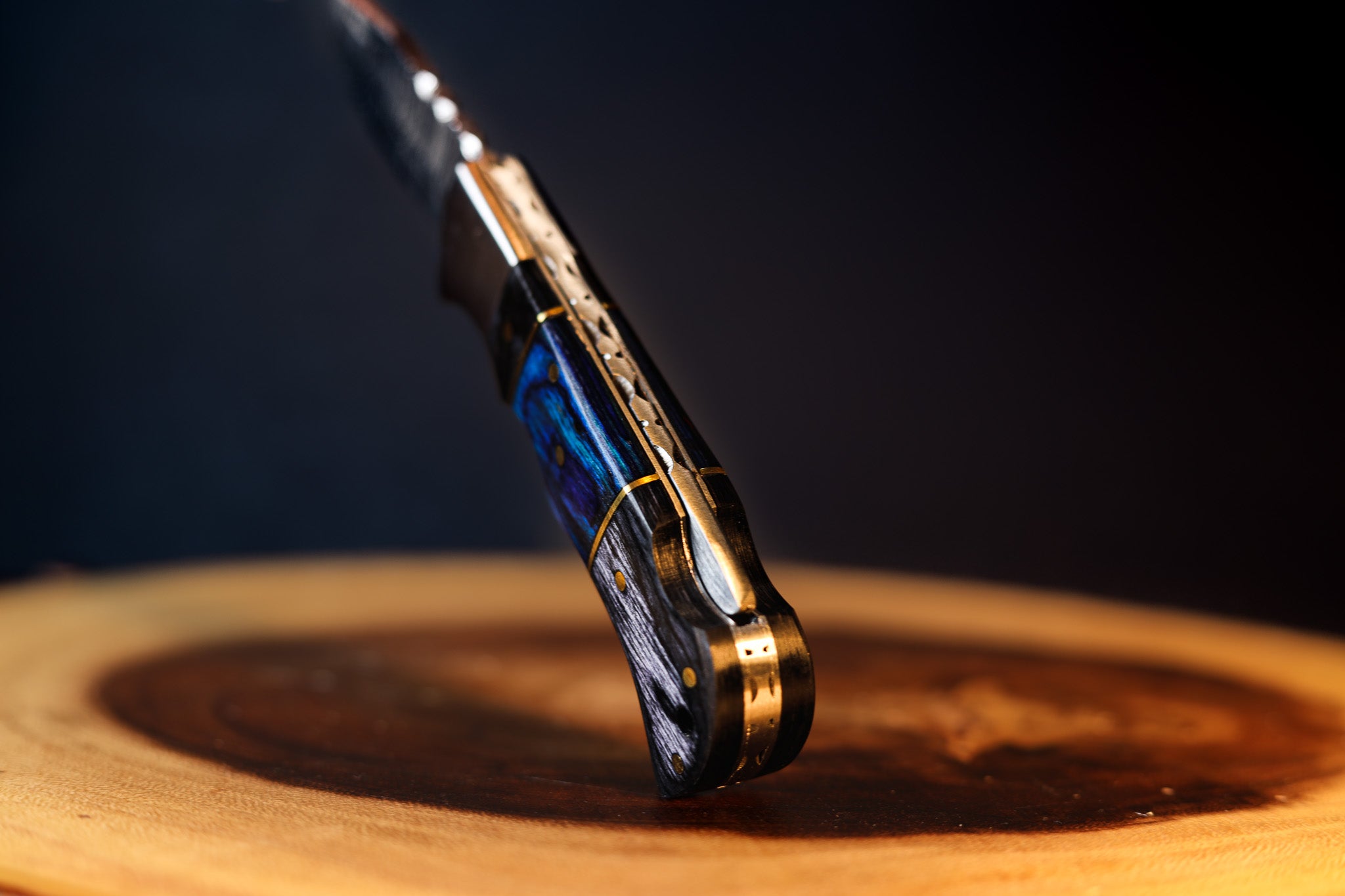 OCEAN WOOD - Damascus Pocket Knife - Blue Pakkawood Handle