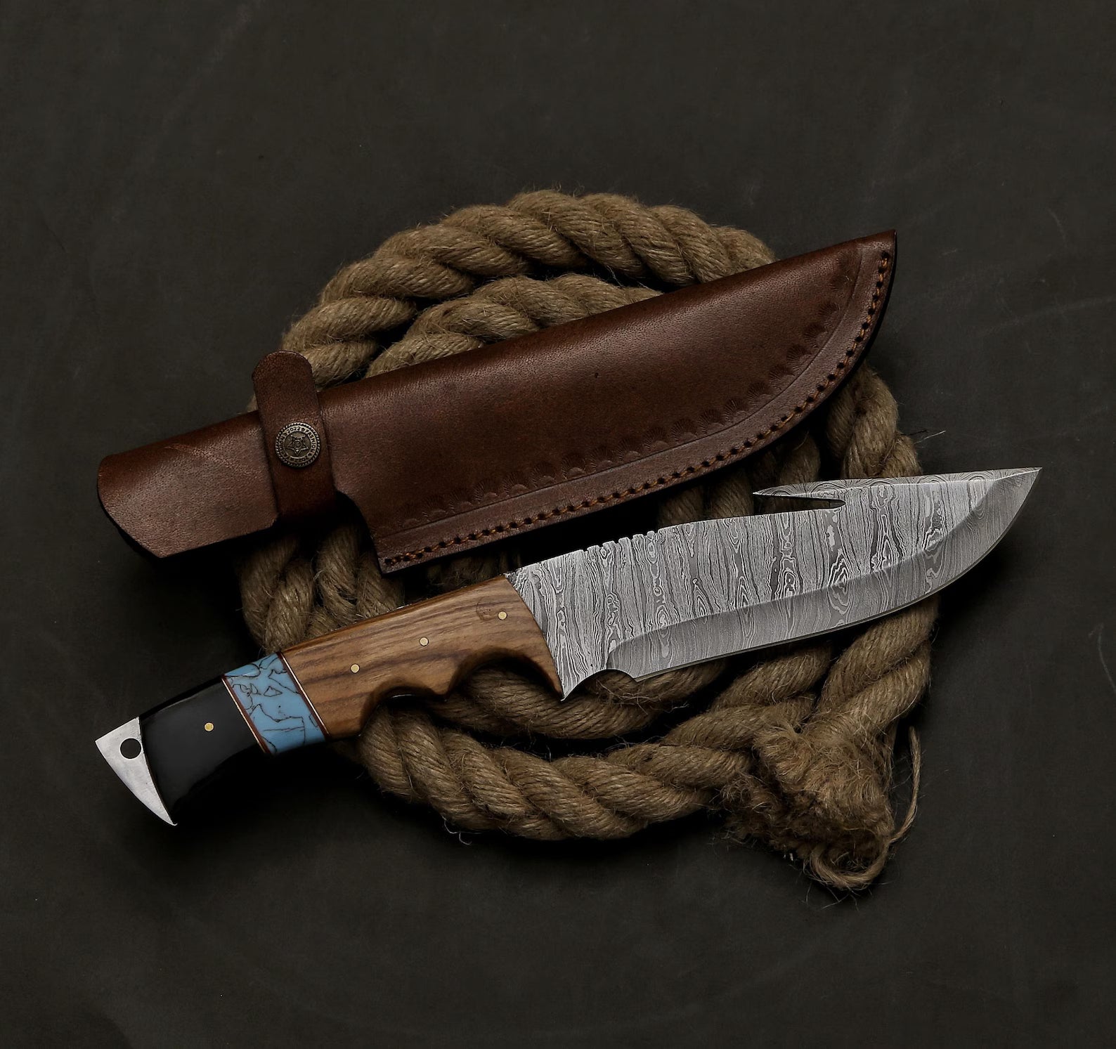 WHITE WOLF Winter Edition - Gut-Hook Survival and Hunting Damascus Knife