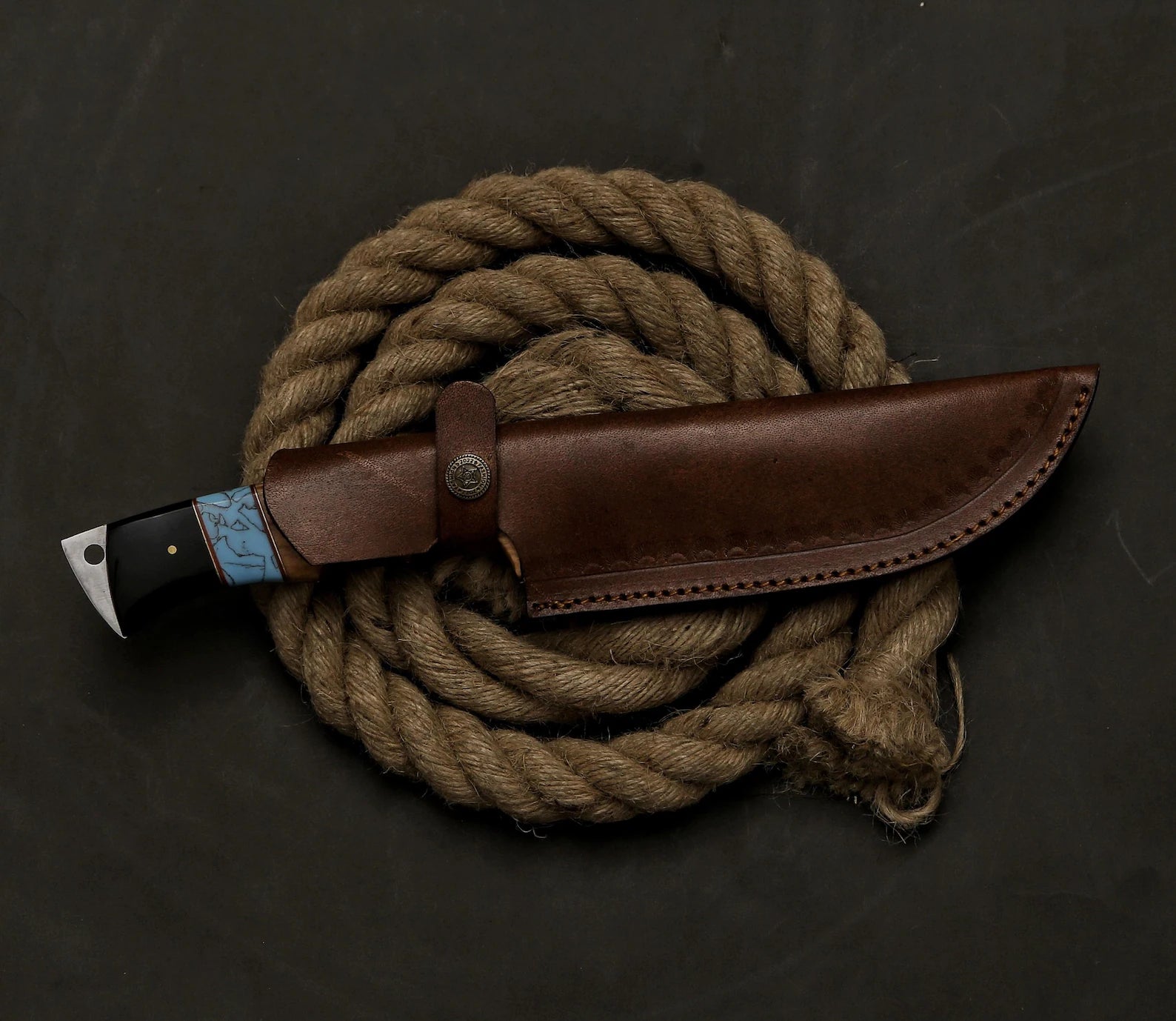 WHITE WOLF Winter Edition - Gut-Hook Survival and Hunting Damascus Knife