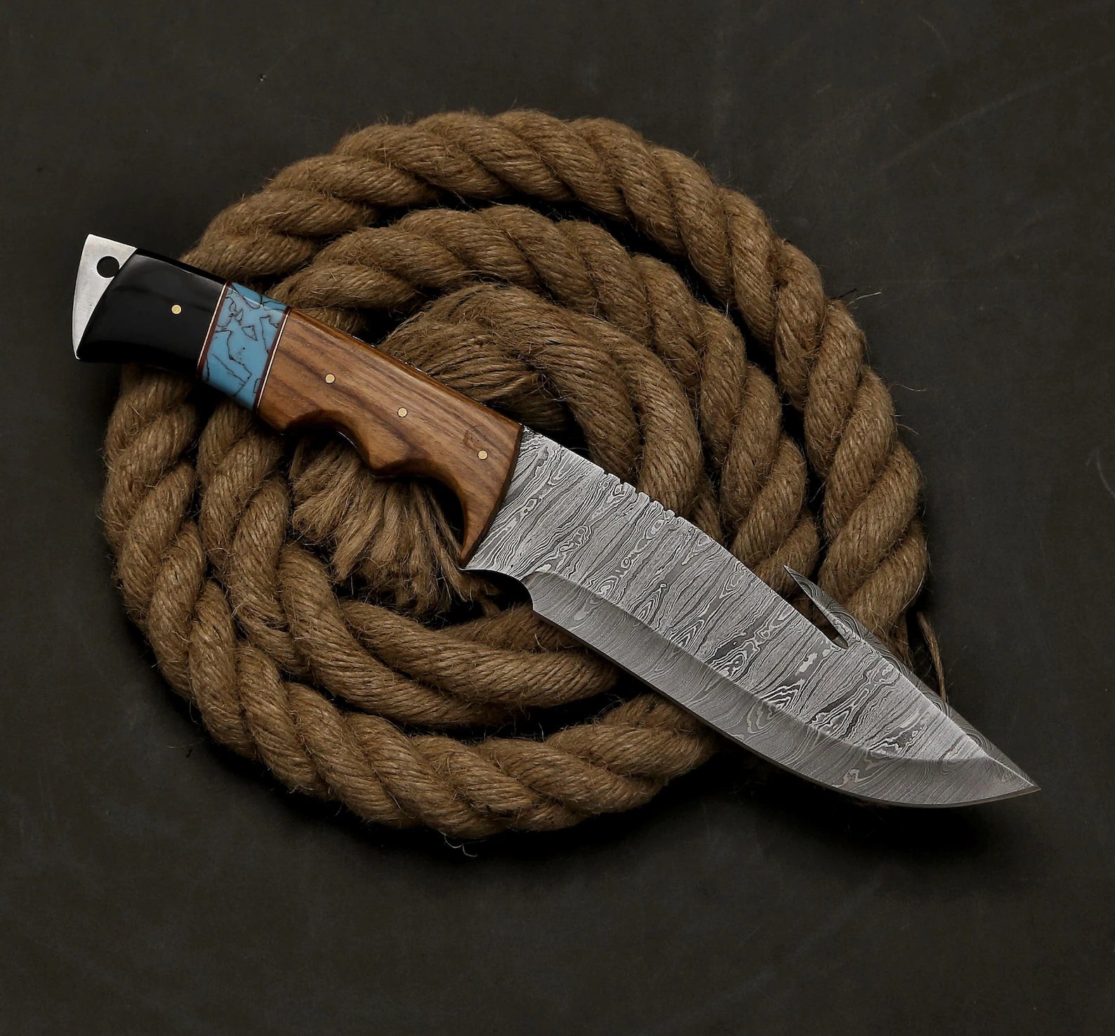 WHITE WOLF Winter Edition - Gut-Hook Survival and Hunting Damascus Knife