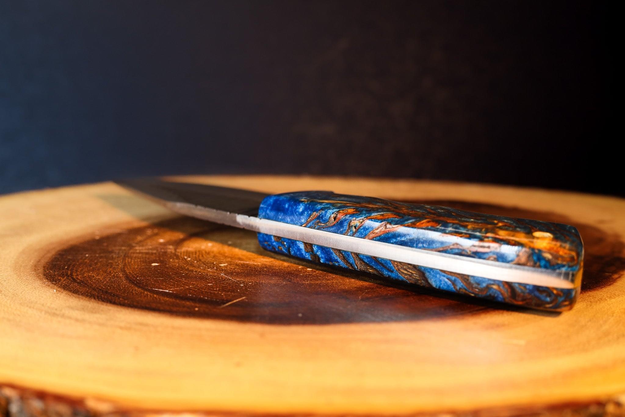 FIRE BLAST BLUE: Hunting Knife Damascus Steel with Leather Sheath for Skinning & Boning